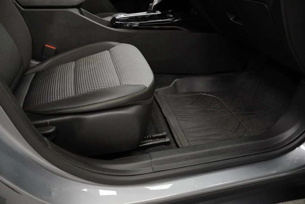 Used 2024 Sterling Gray Metallic Chevrolet LT image 31