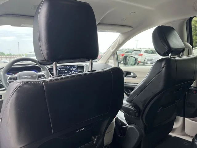 Used 2024 Silver Chrysler Touring L image 34