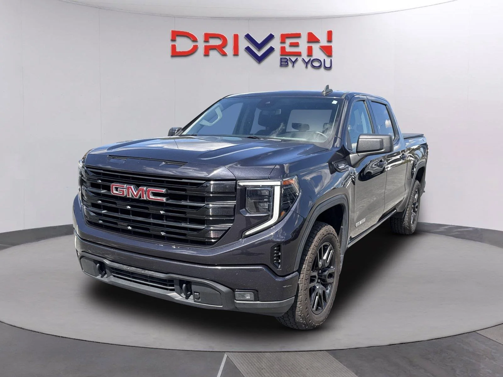 Used 2023 TITANIUM RUSH METALLIC GMC Elevation image 8