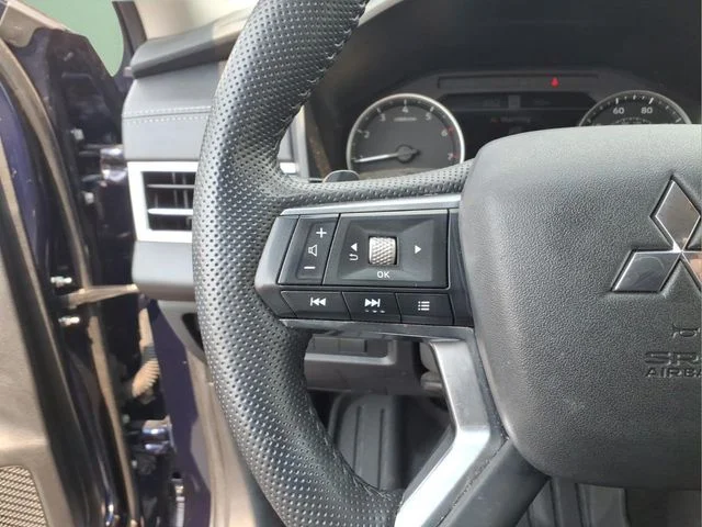 Used 2024 Blue Mitsubishi SE image 20