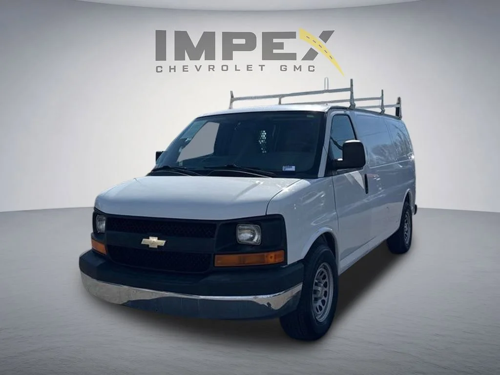 Used 2011 SUMMIT WHITE Chevrolet  image 1
