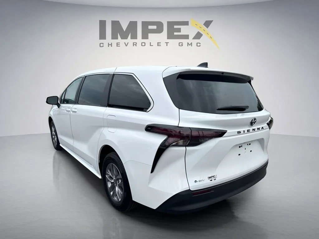 Used 2025 Ice Cap Toyota LE image 3