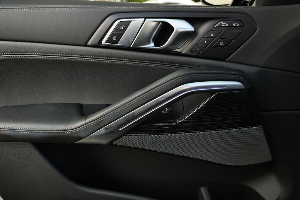 New 2027 Black Sapphire Metallic BMW xDrive40i image 14