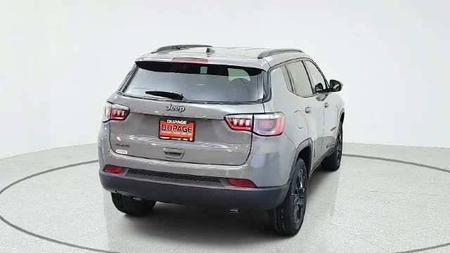 New 2027 Sting-Gray Clear-Coat Paint Jeep Latitude image 10