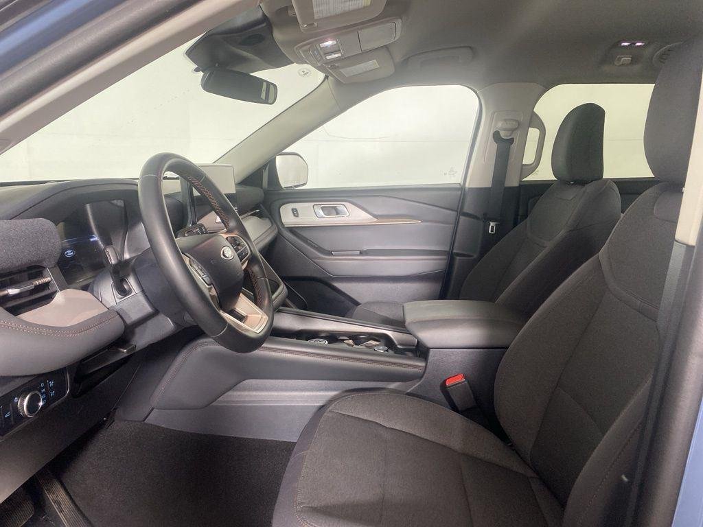 Used 2025 Vapor Blue Ford Active image 13