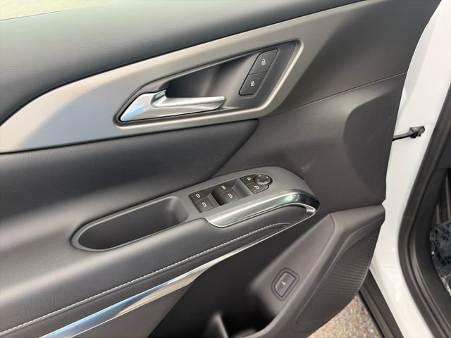 New 2027 Summit White Chevrolet LT image 17
