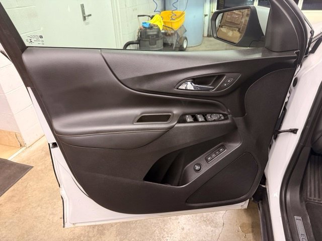 Used 2022 IRIDESCENT PEARL TRICOAT Chevrolet Premier image 7