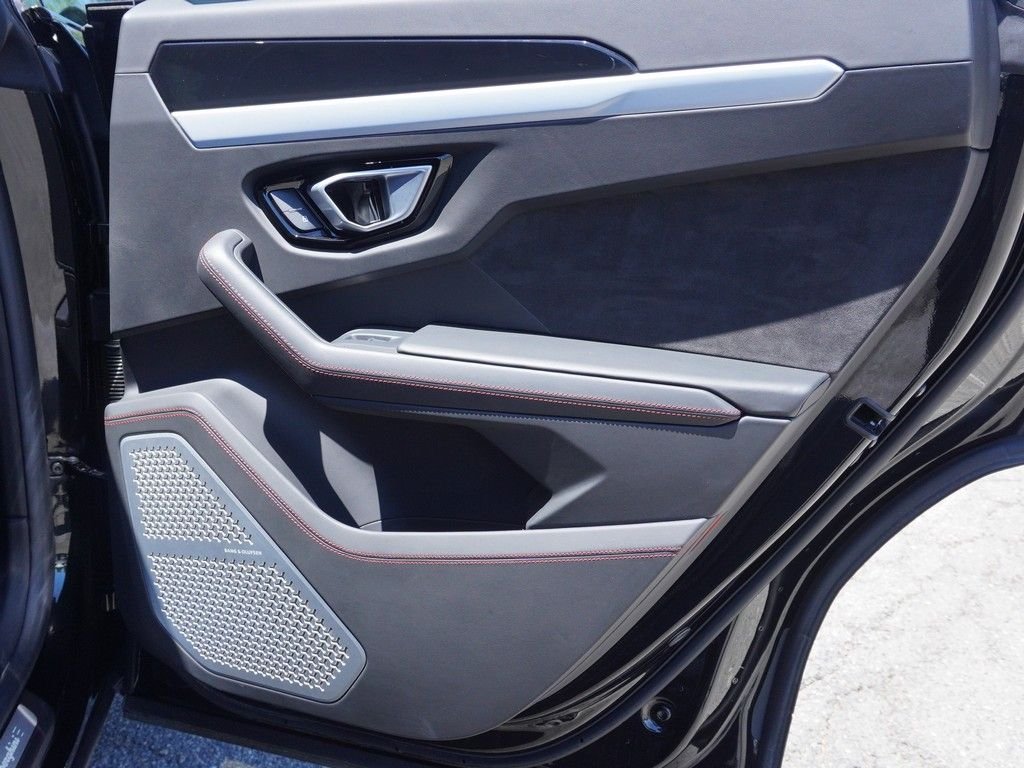 Used 2020 Black Lamborghini Base image 28