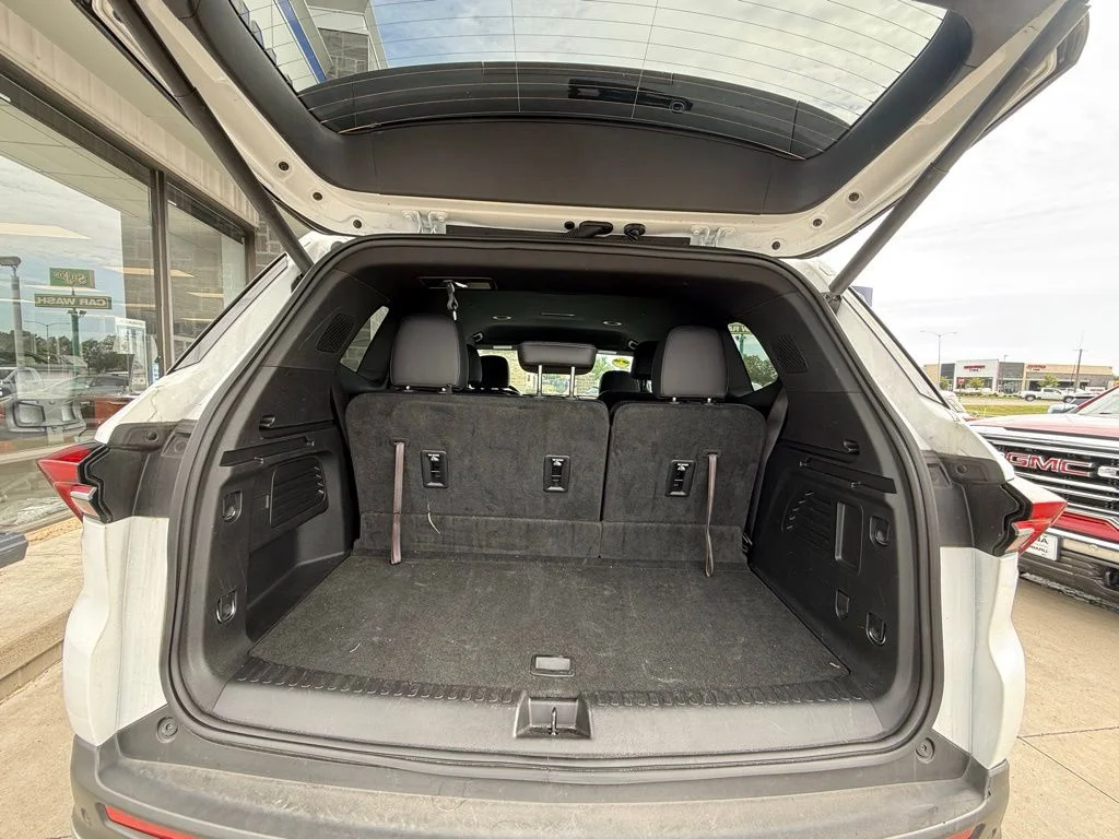 Used 2025 White Buick Preferred image 20