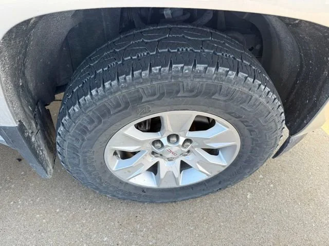 Used 2018 QUICKSILVER METALLIC GMC 2WD SLE image 25