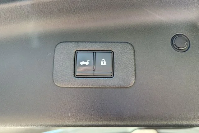 Used 2022 Super Black Nissan Platinum image 27