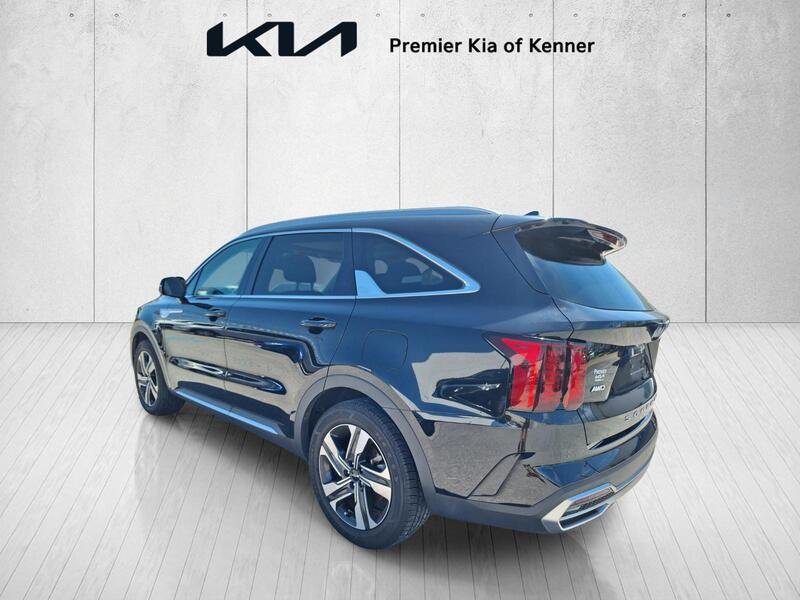 Used 2022 Black Kia EX image 3
