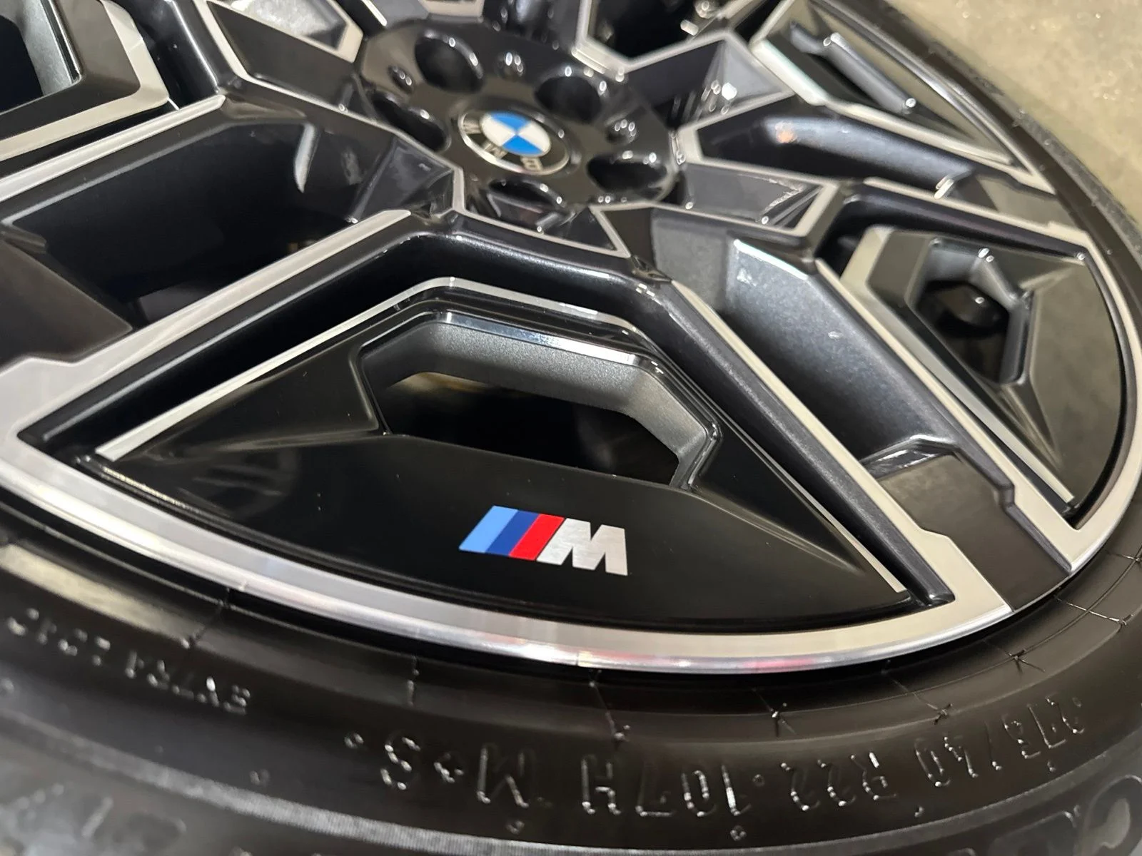 Used 2026 Beige BMW xDrive60 image 6