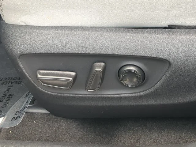 Certified Used 2023  Toyota XLE Premium image 22