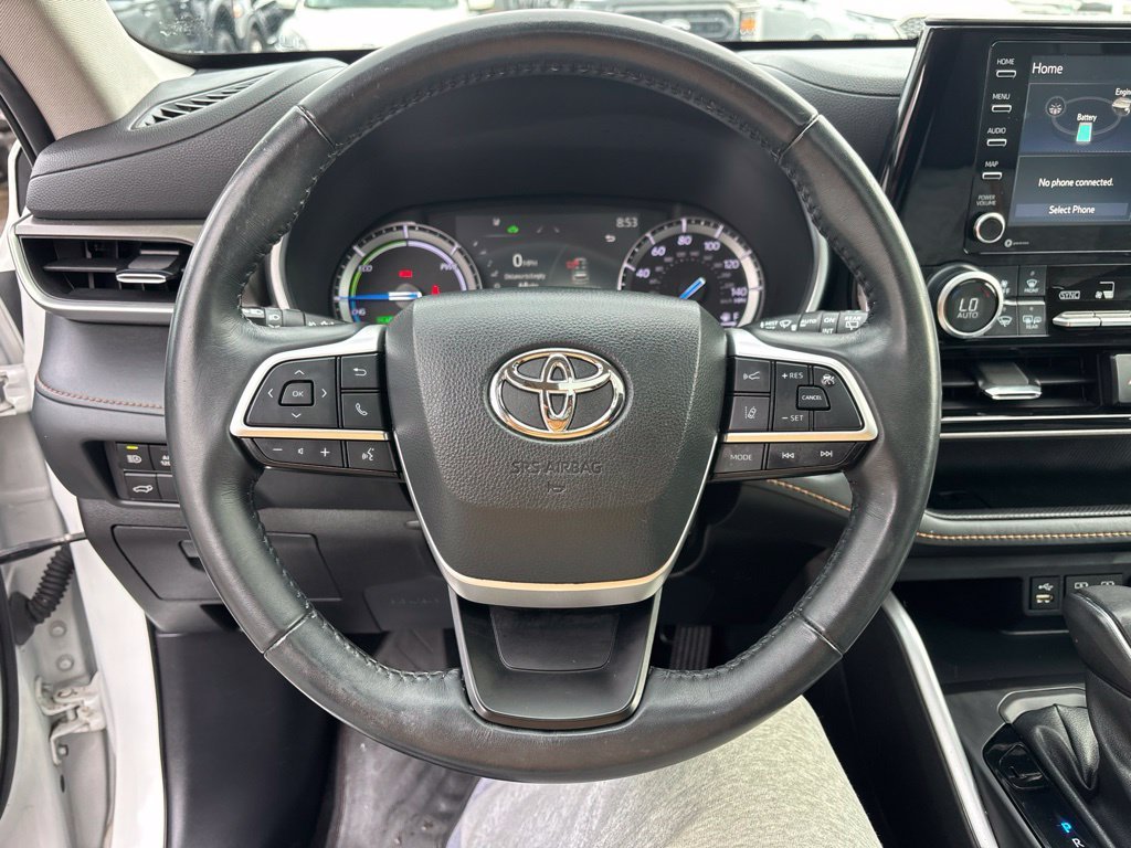 Used 2022 Beige Toyota Bronze Edition image 14