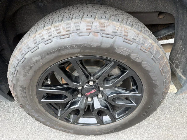 Used 2022 ONYX BLACK GMC Elevation image 19