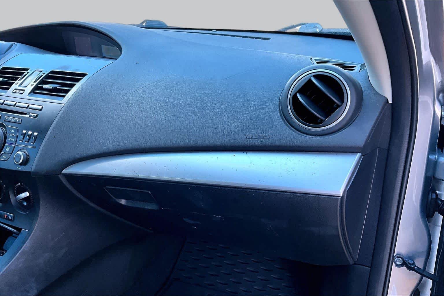Used 2013 Liquid Silver Metallic Mazda i Sport image 19