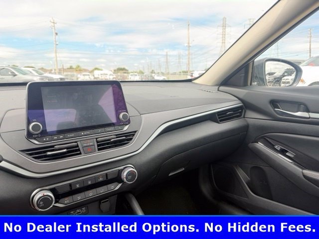Used 2025 Gray Sky Pearl Nissan SR image 6