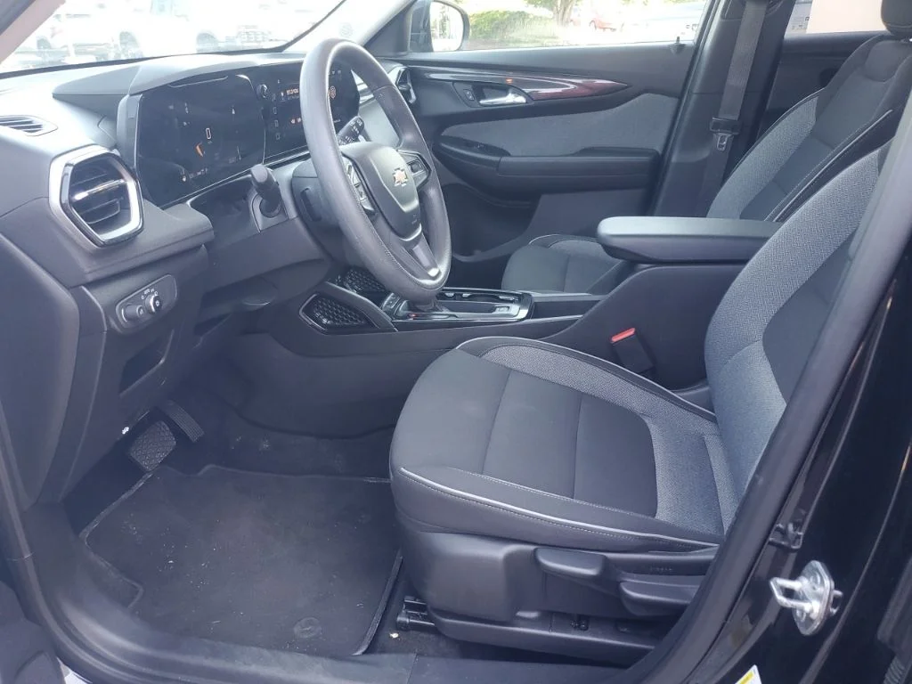 Used 2025 Black Chevrolet LT image 13