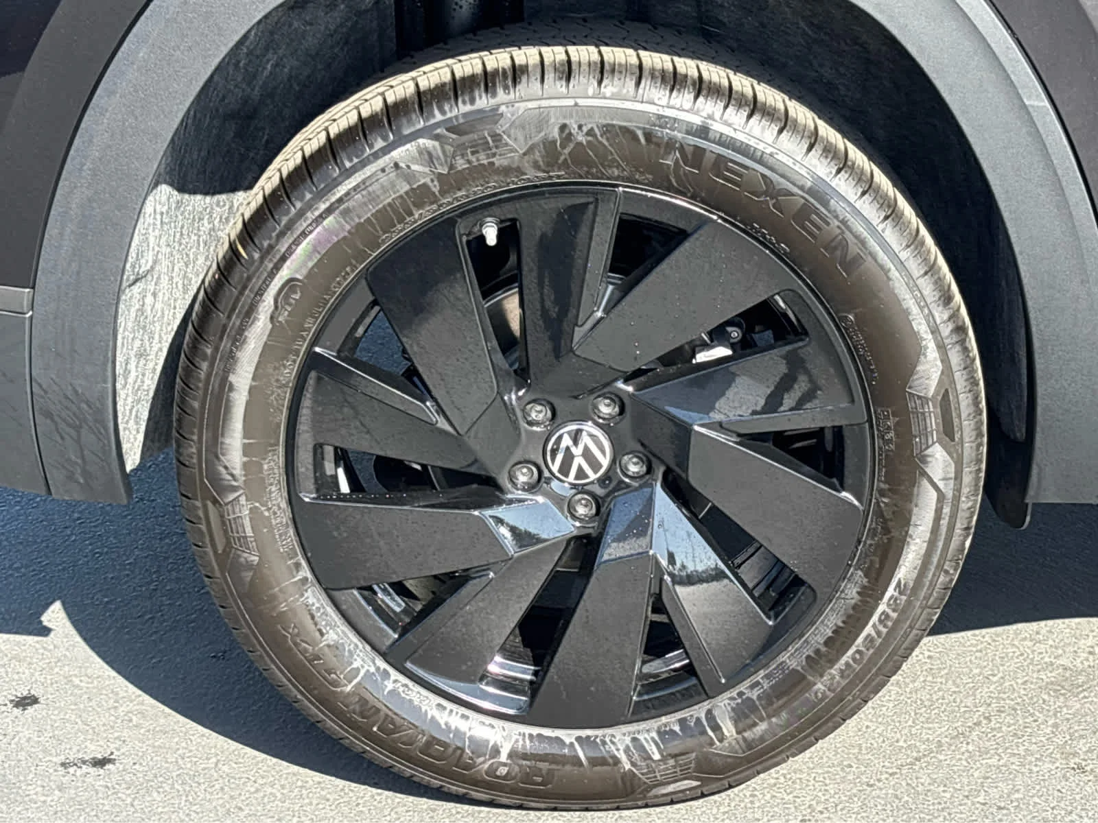 New 2026 DEEP BLACK Volkswagen 2.0T SE w/Technology image 27