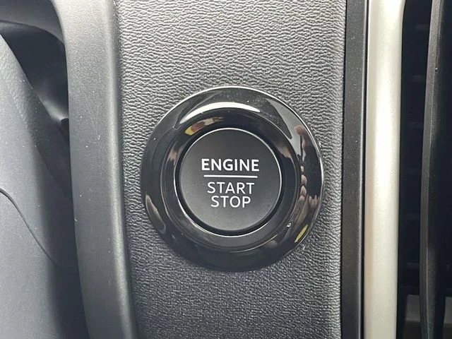 Used 2025 Oxford White Ford Active image 27