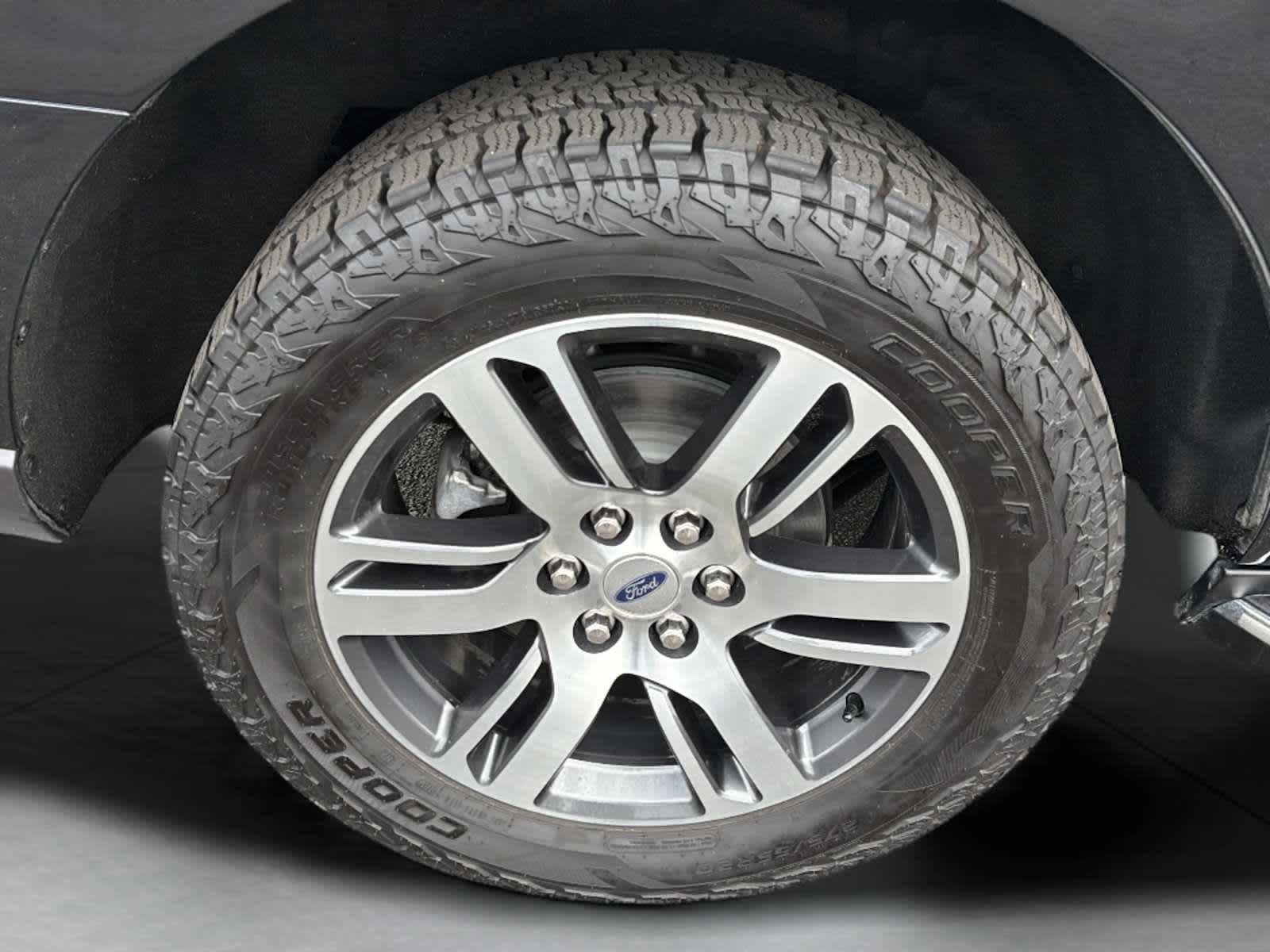 Used 2023 Agate Black Metallic Ford Limited image 40