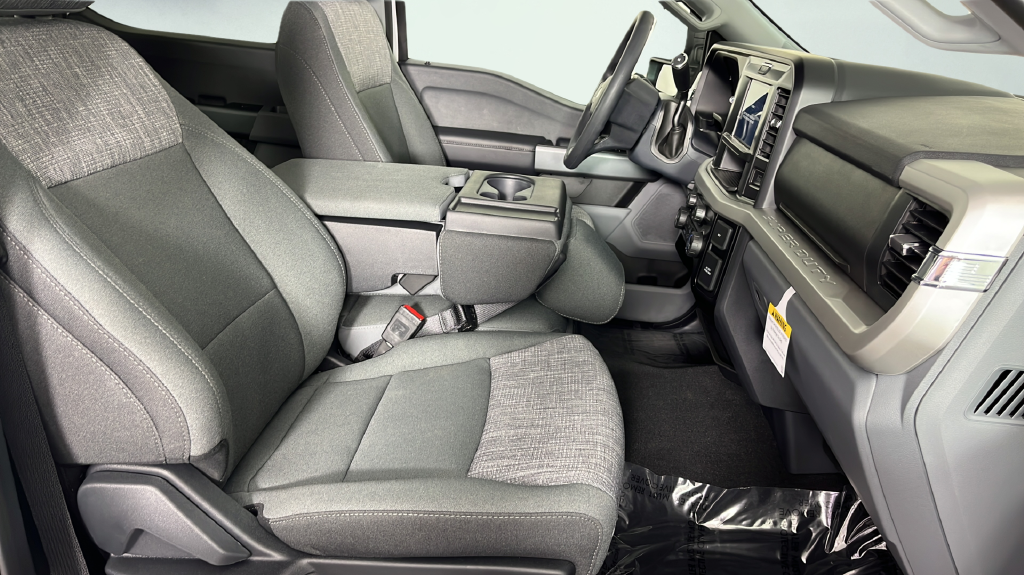 New 2026 Oxford White Ford F-250® XLT image 18