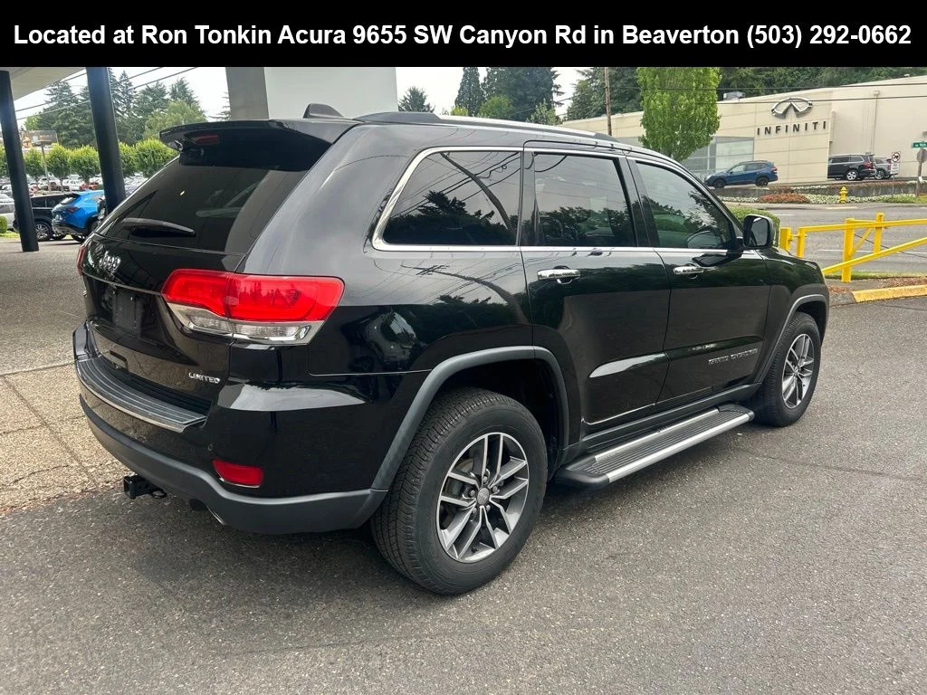 Used 2017 Diamond Black Crystal Pearlcoat Jeep Limited image 4