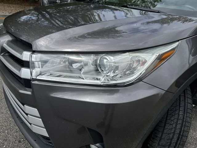 Used 2019 Gray Toyota XLE image 31