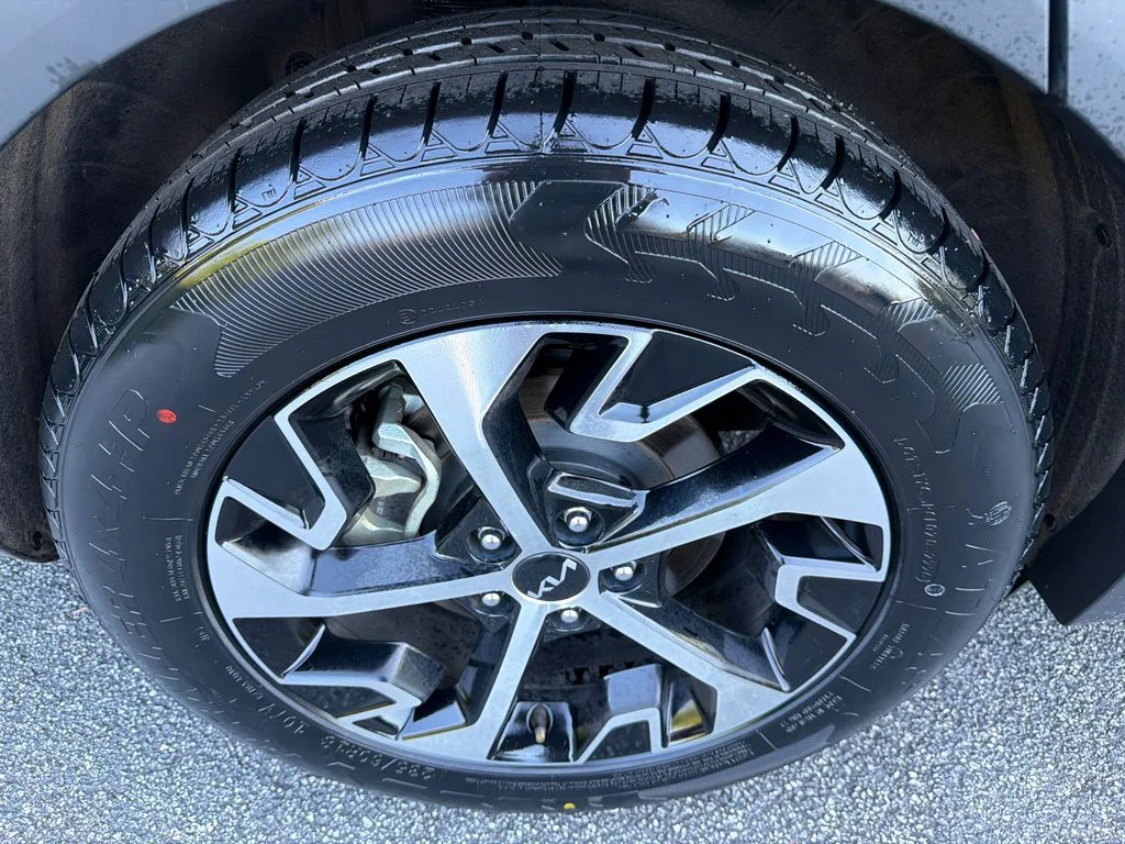 Used 2025 Black Kia EX image 17