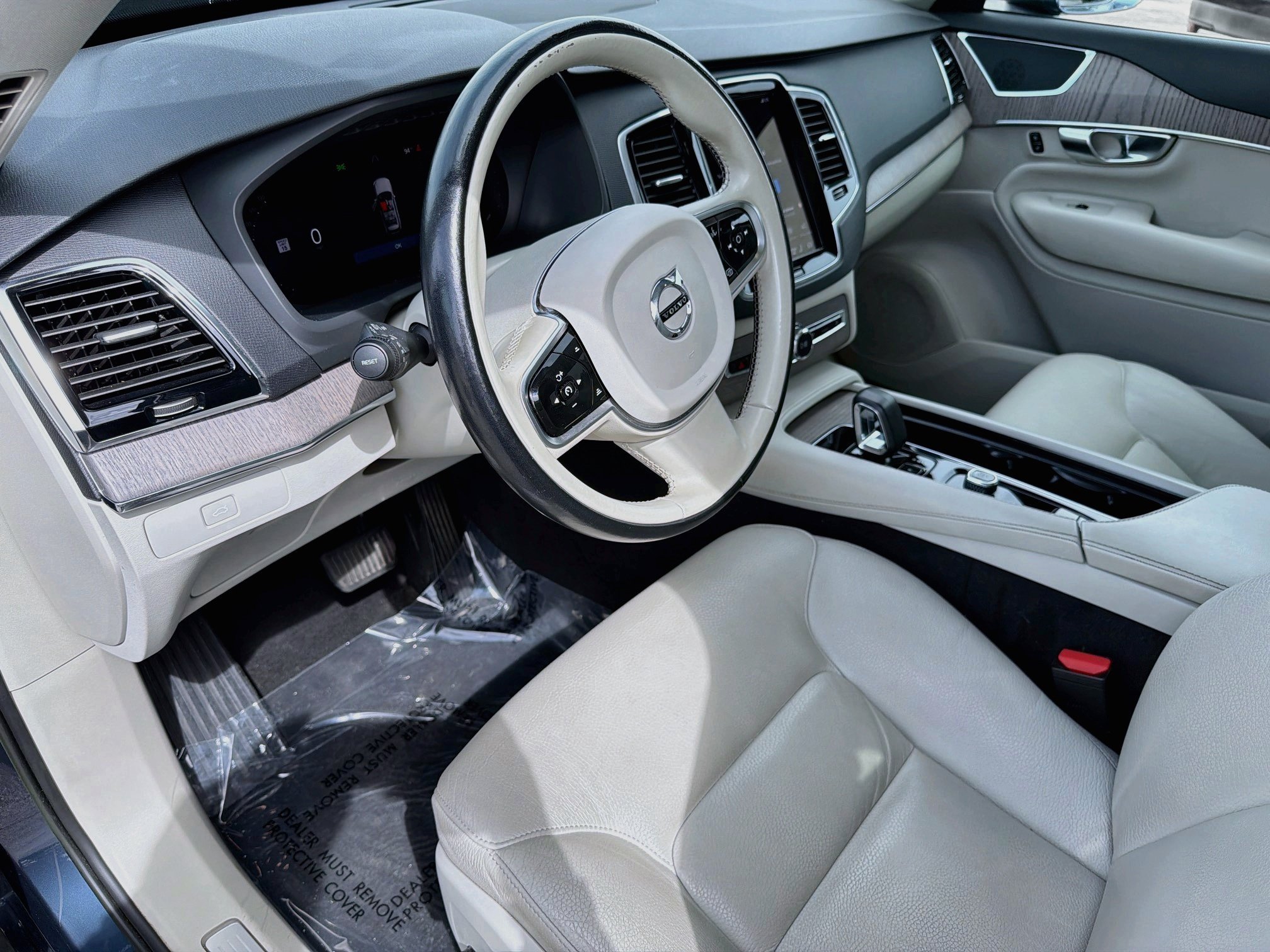 Used 2023 Thunder Gray Metallic Volvo Plus image 27