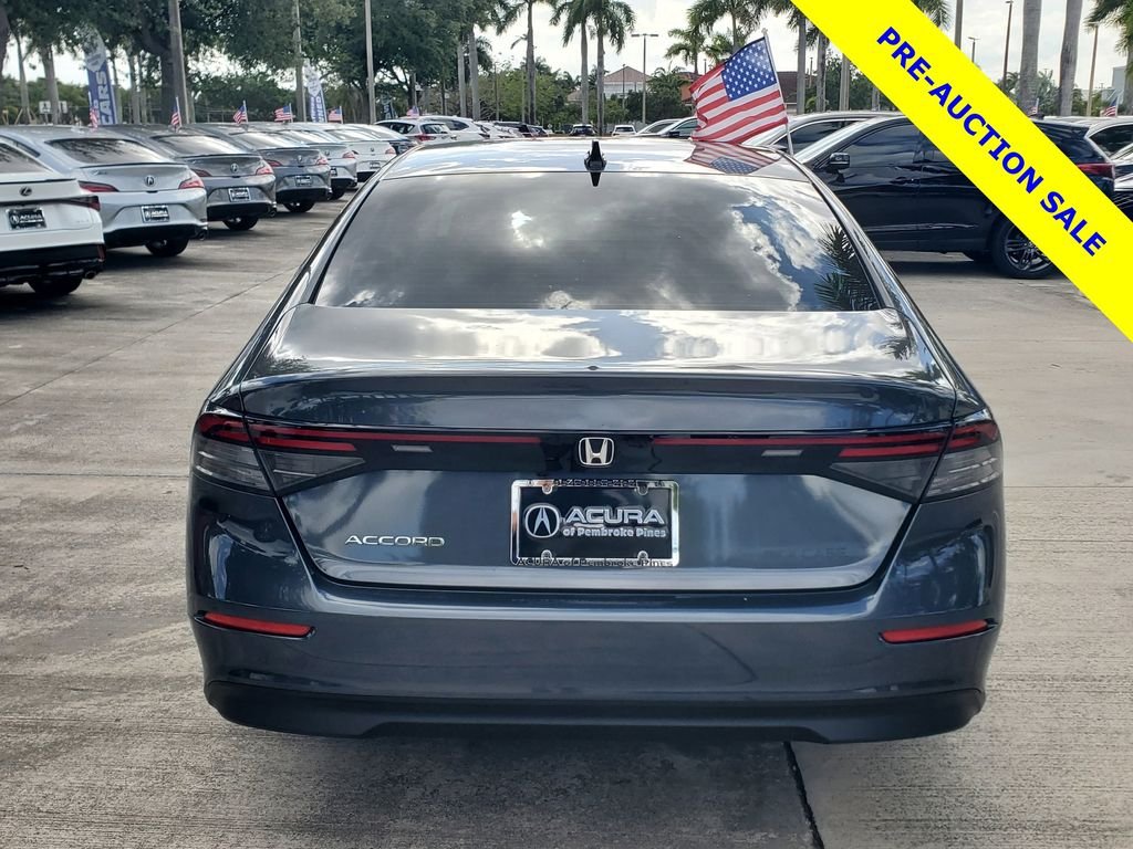 Used 2025 Gray Honda SE image 6