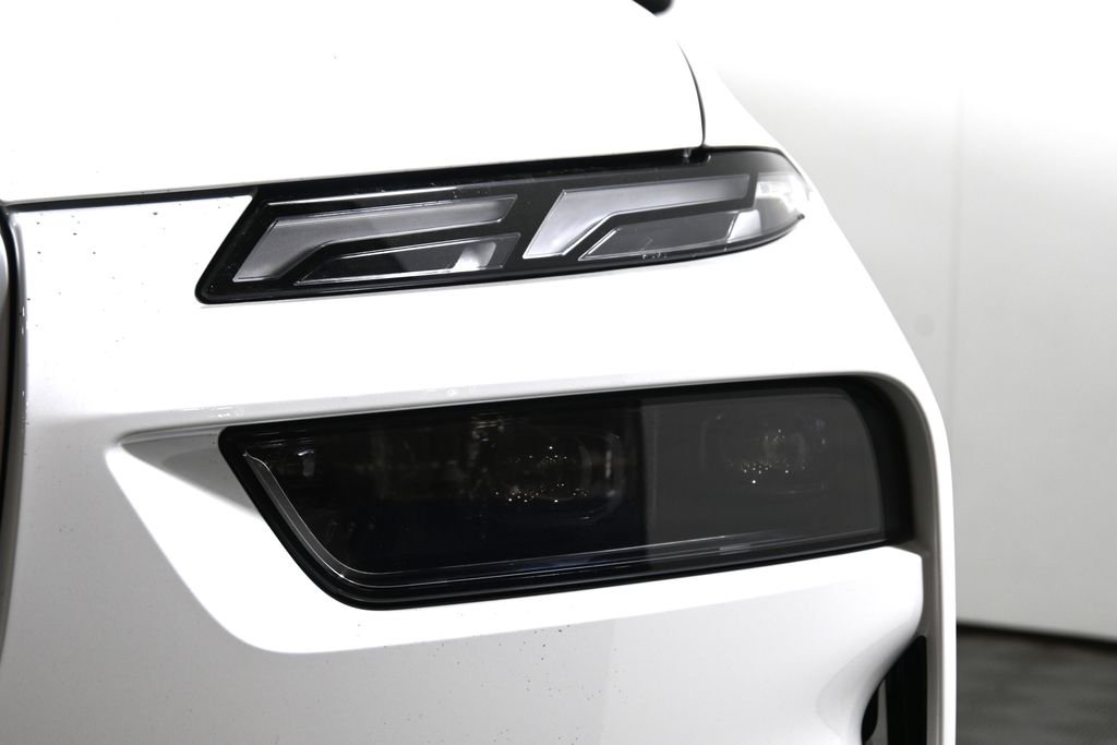 New 2027 White Metallic BMW xDrive40i image 11