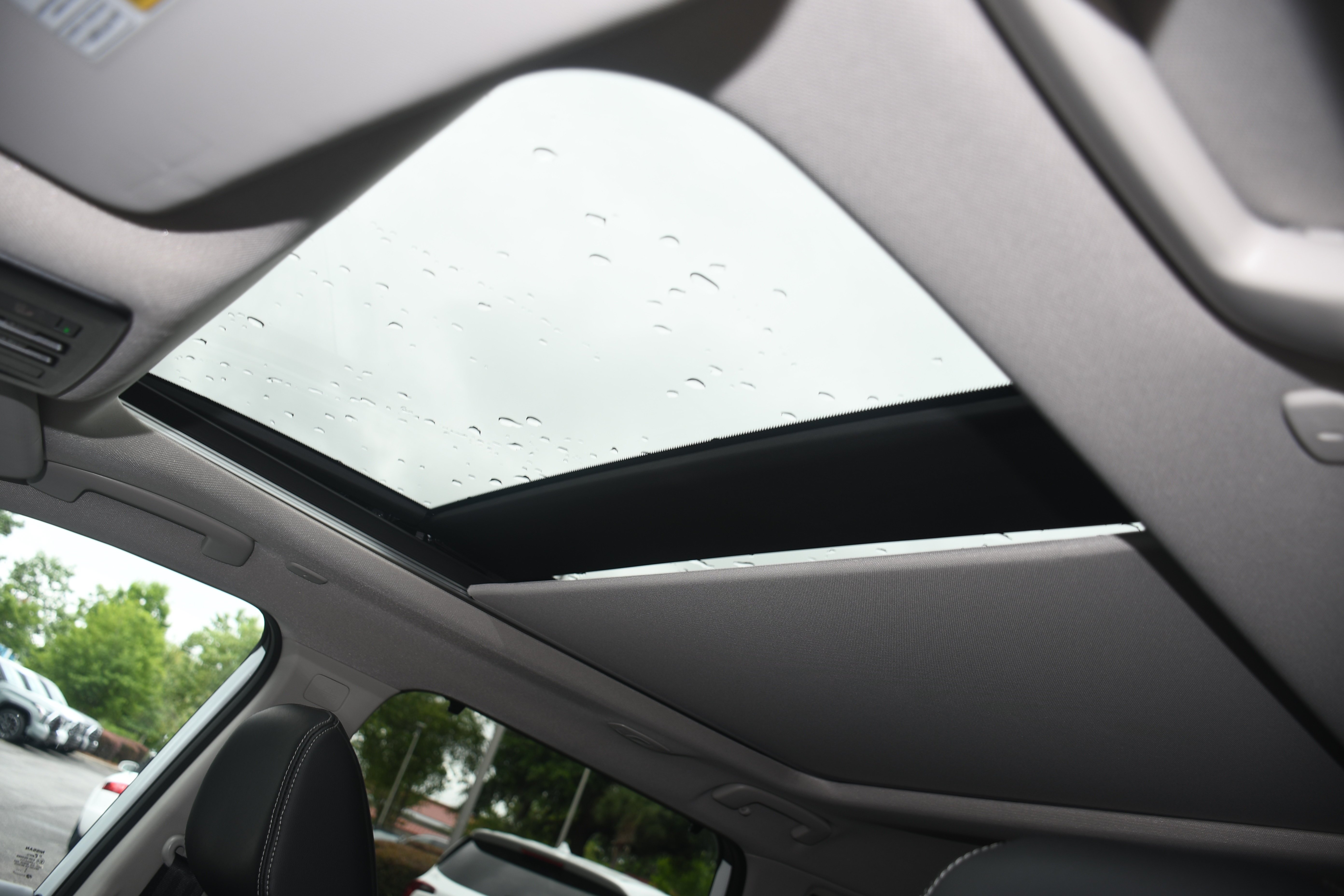 Used 2024 White Nissan SL image 7