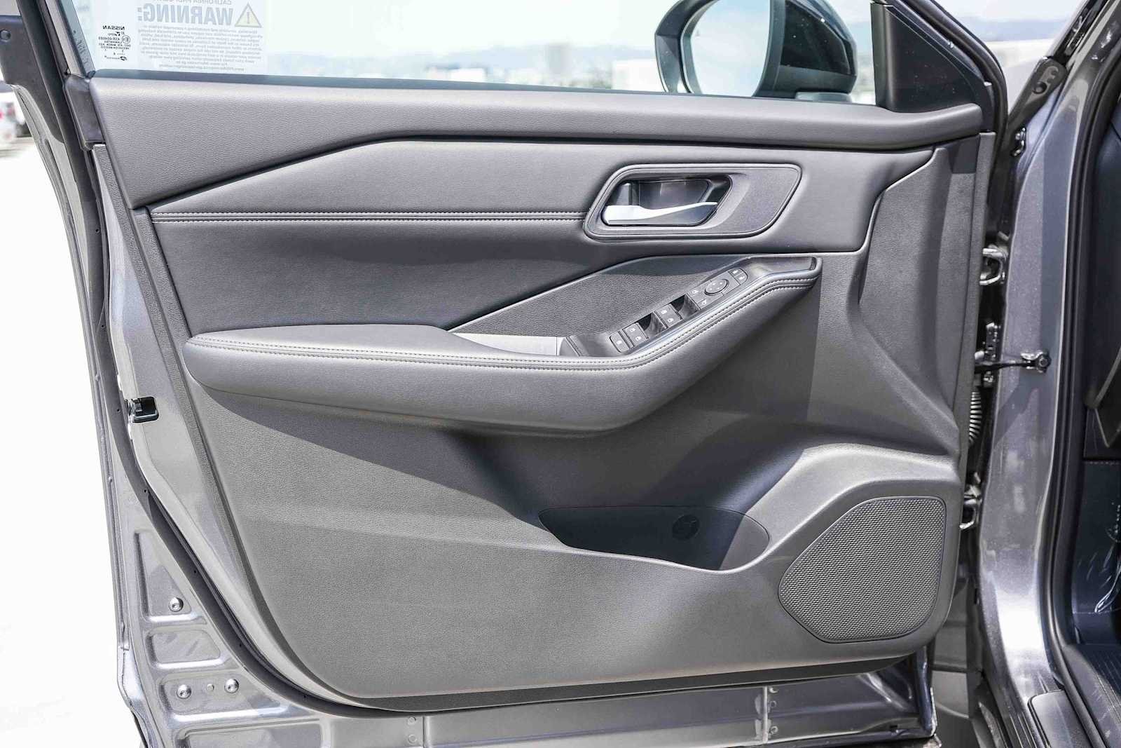 New 2026 Everest White Pearl TriCoat Nissan Dark Armor™ image 23
