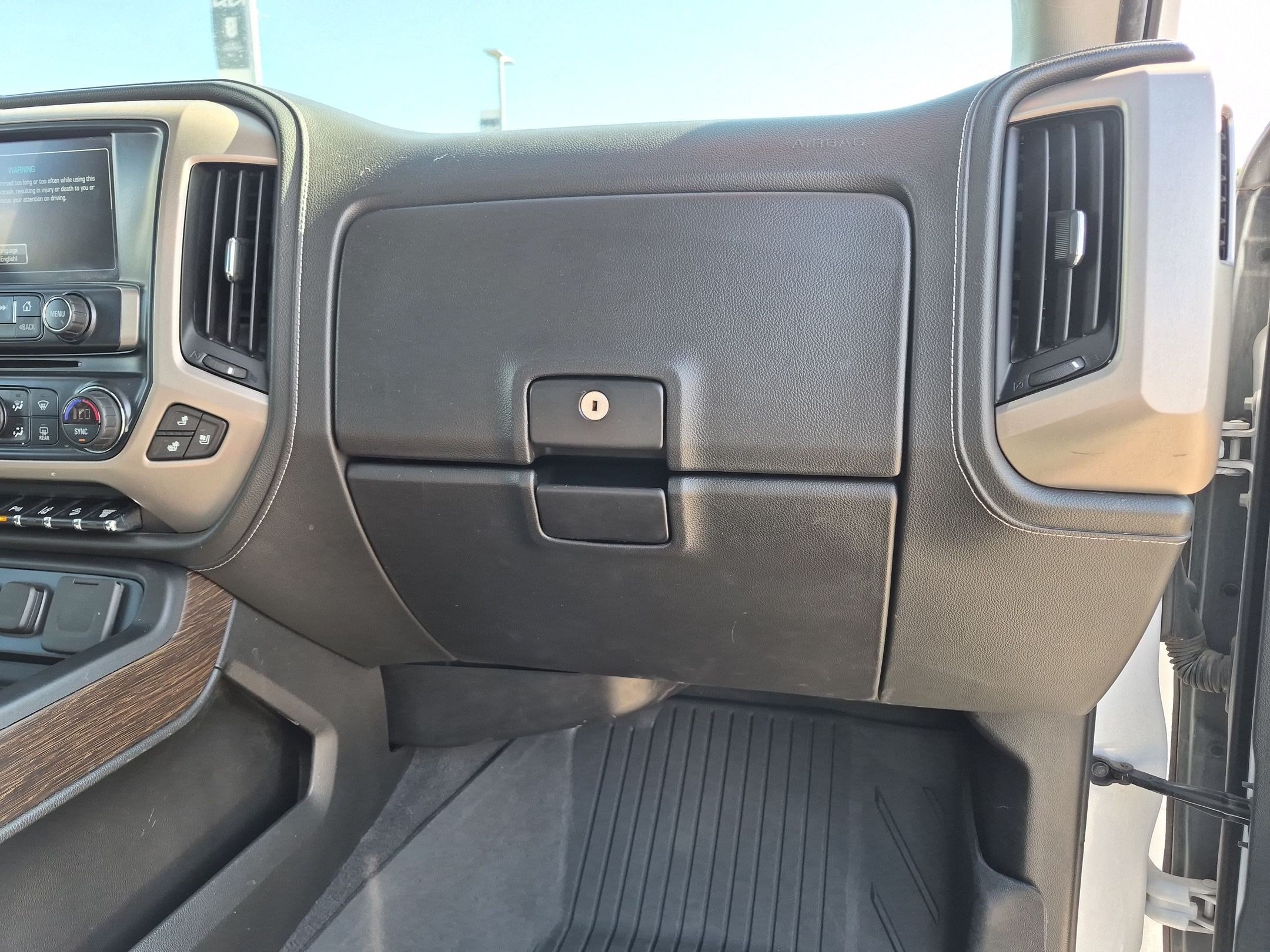 Used 2019 White Frost Tricoat GMC Denali image 28