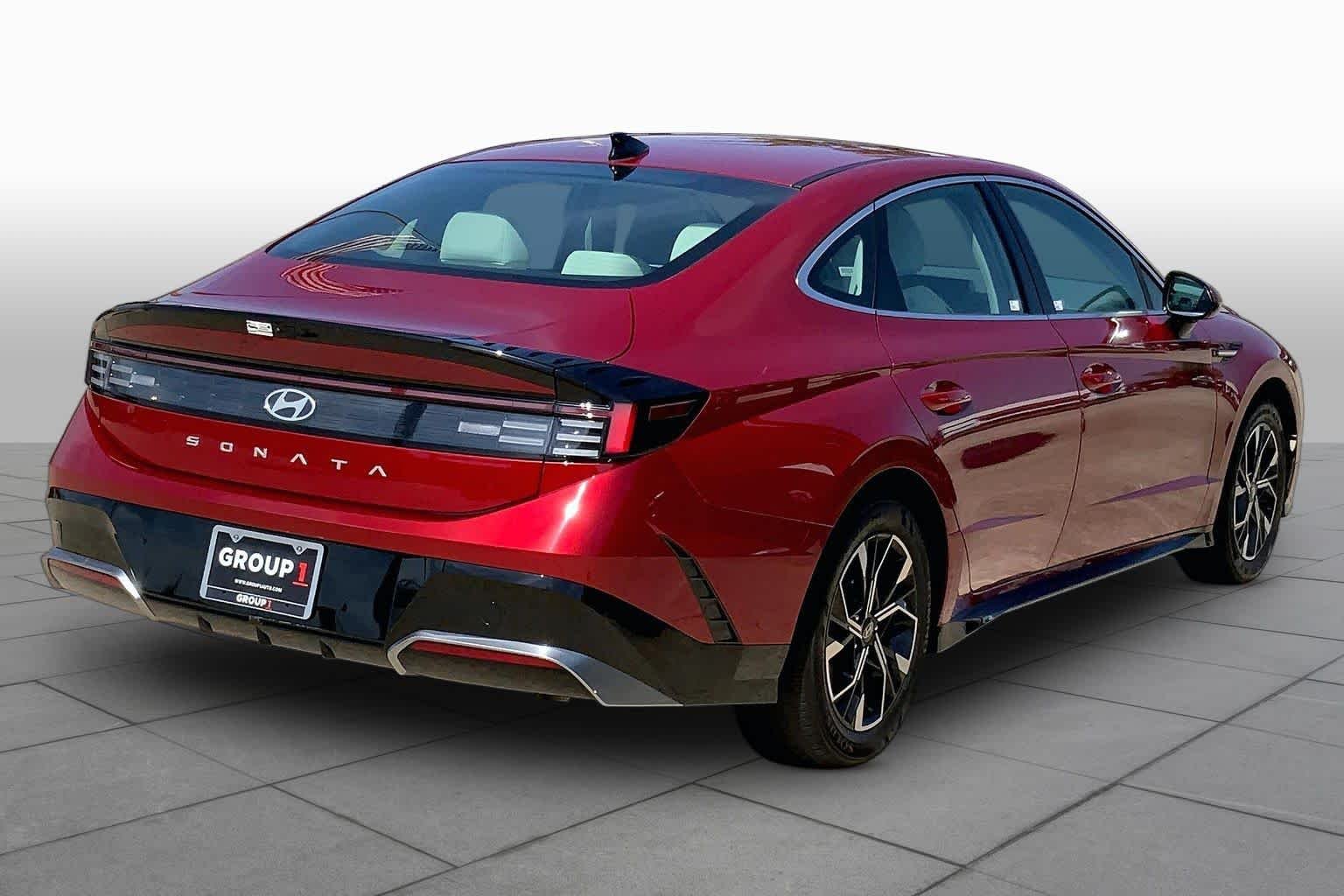 Used 2025 Ultimate red Hyundai SEL image 12