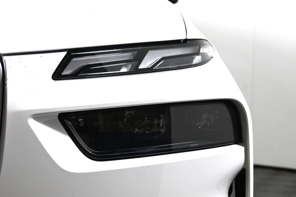 New 2027 White BMW xDrive40i image 11
