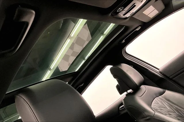 Used 2023 Glacial White Pearl Kia X-Line image 20