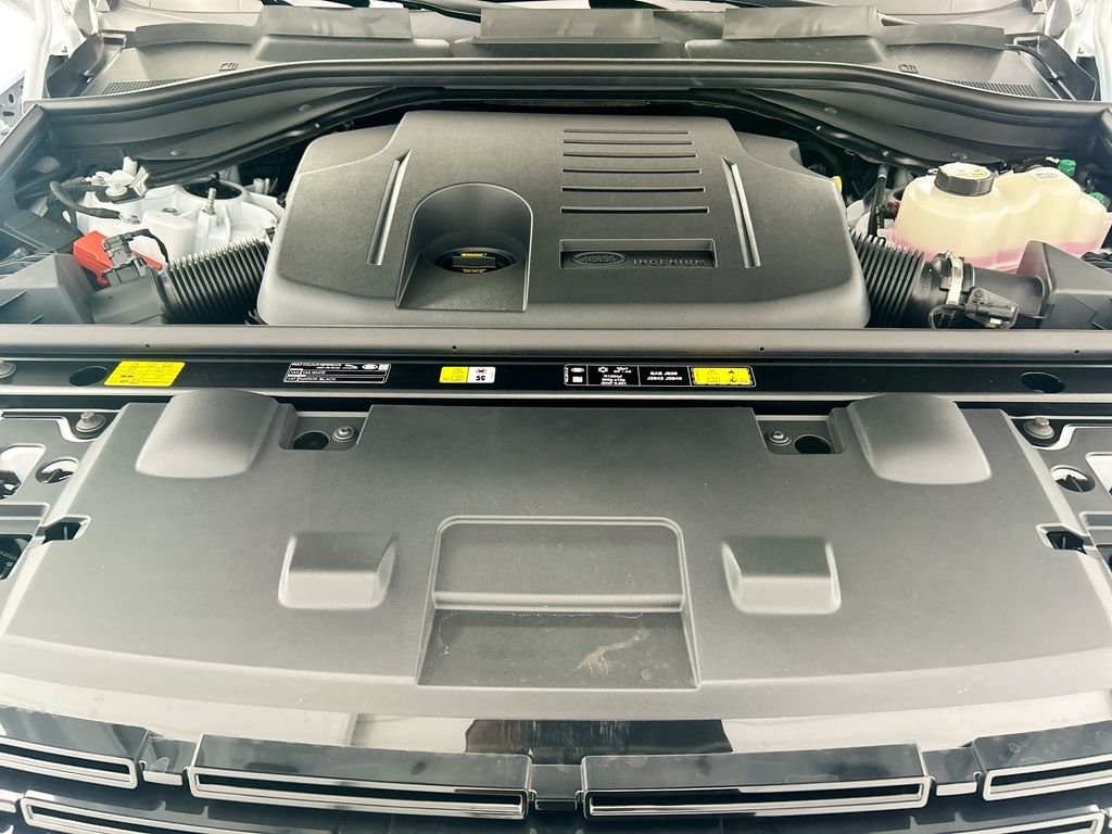 New 2026 Fuji White Land Rover Dynamic SE image 28