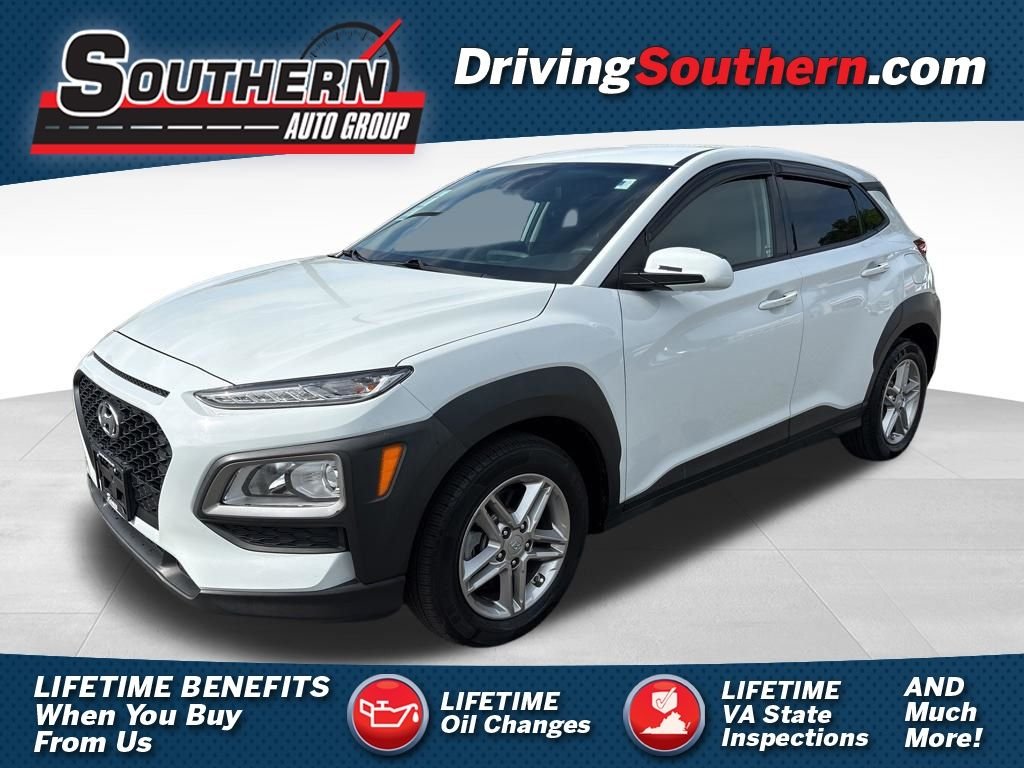 Used 2021 White Hyundai SE image 1