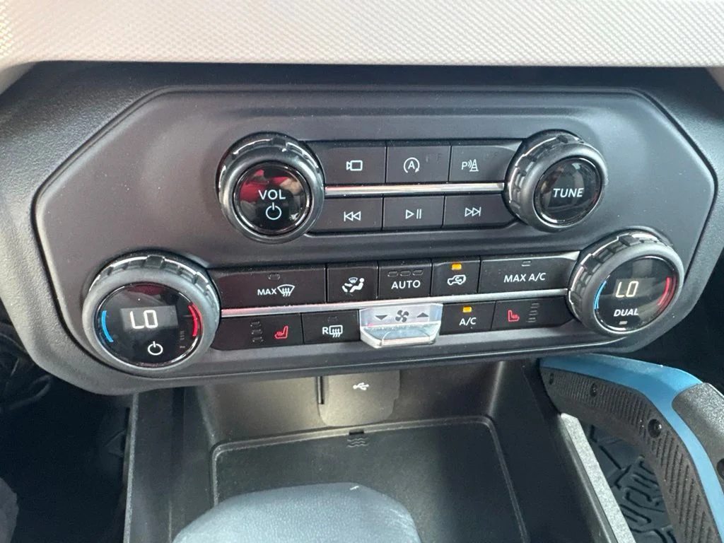Used 2023 Gray Ford Wildtrak image 22