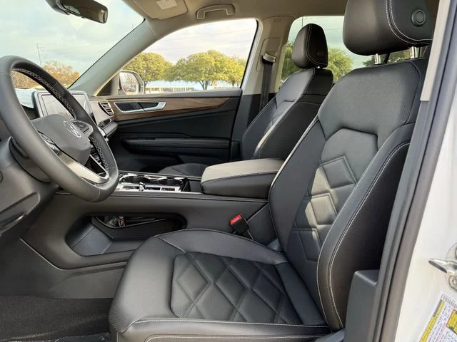 New 2026 White Volkswagen 2.0T SE w/Technology image 17