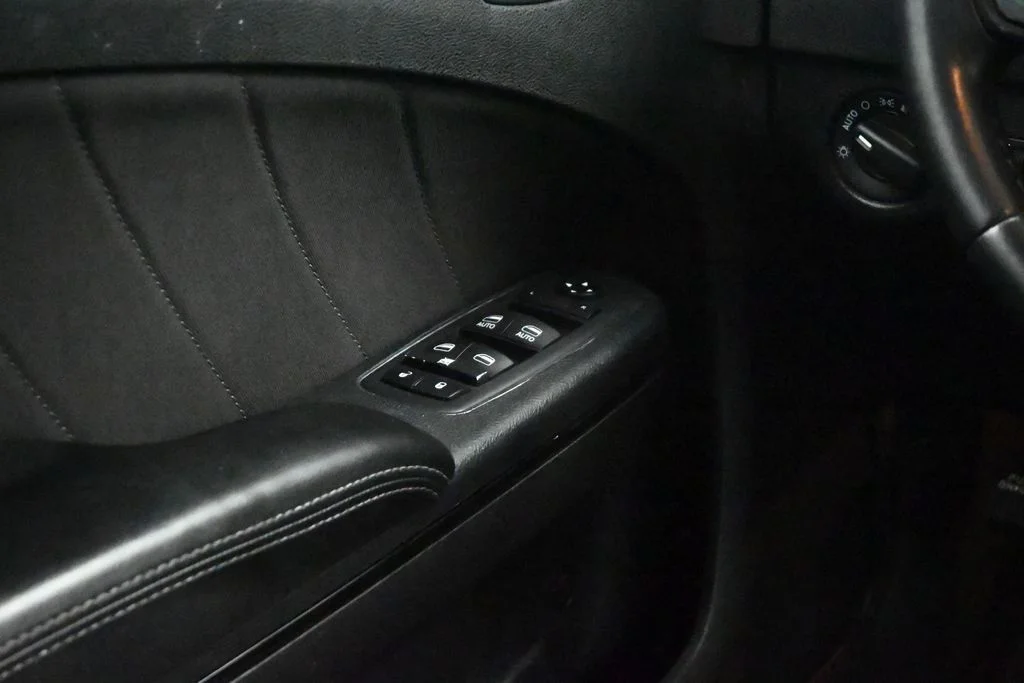 Used 2021 Black Dodge SXT image 41