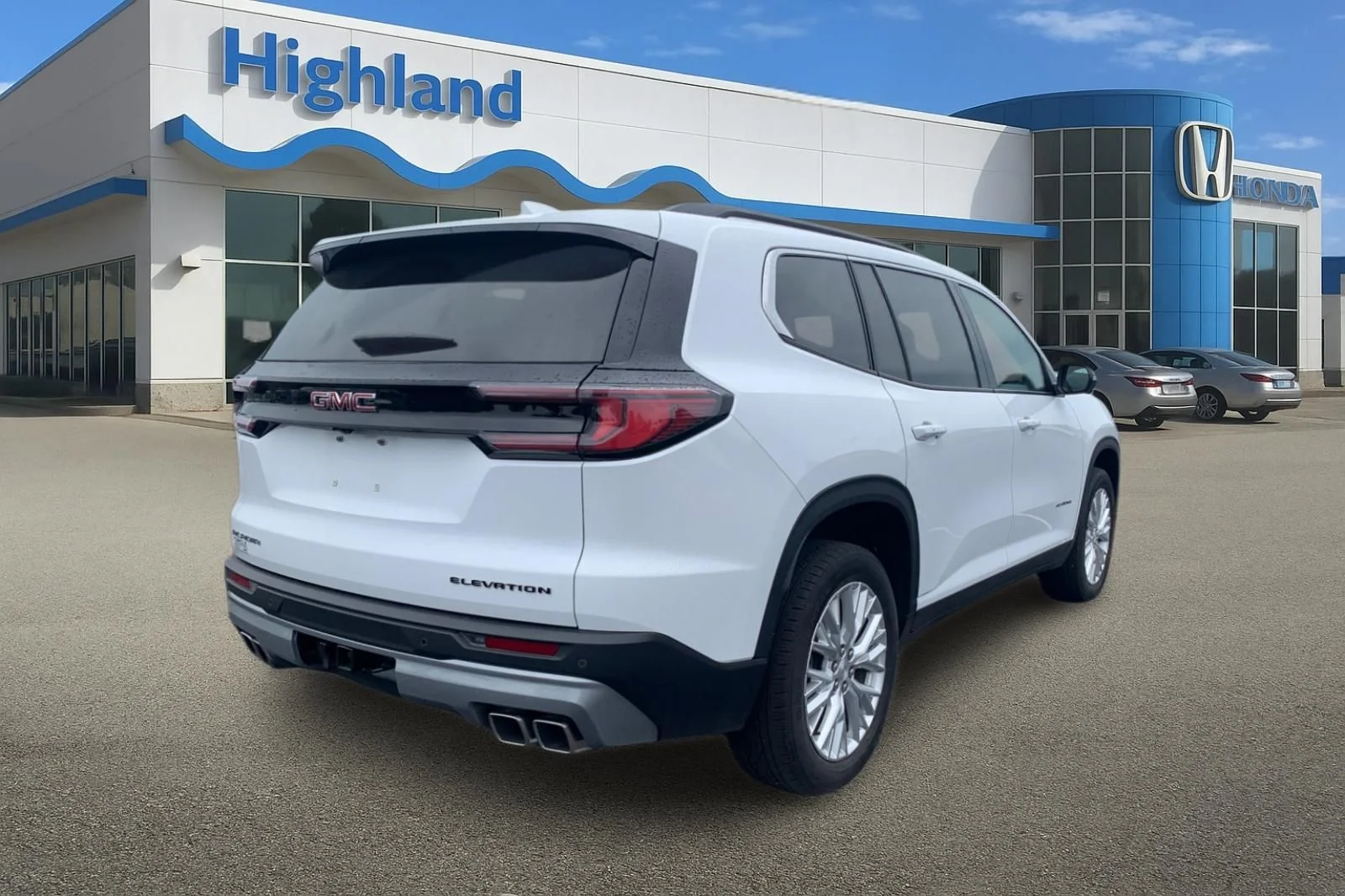 Used 2024 White GMC Elevation image 4