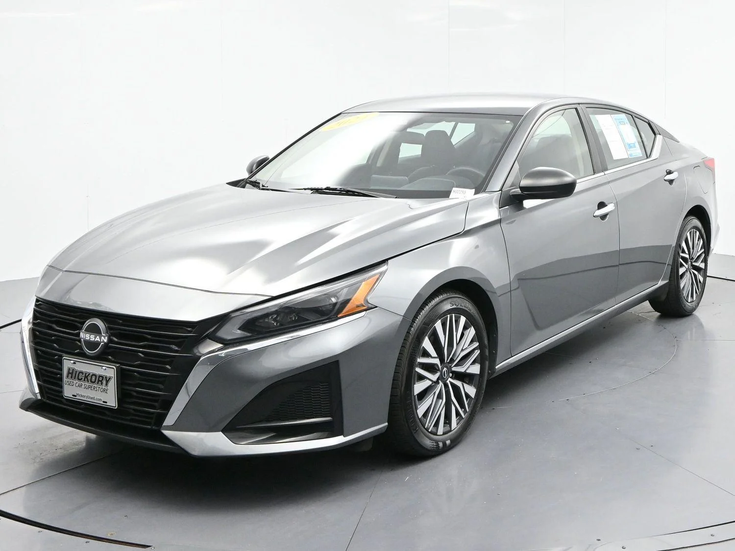 Used 2024 Gun Metallic Nissan 2.5 SV image 3