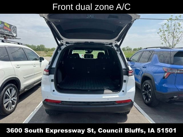 Used 2023 White Jeep Altitude X image 12