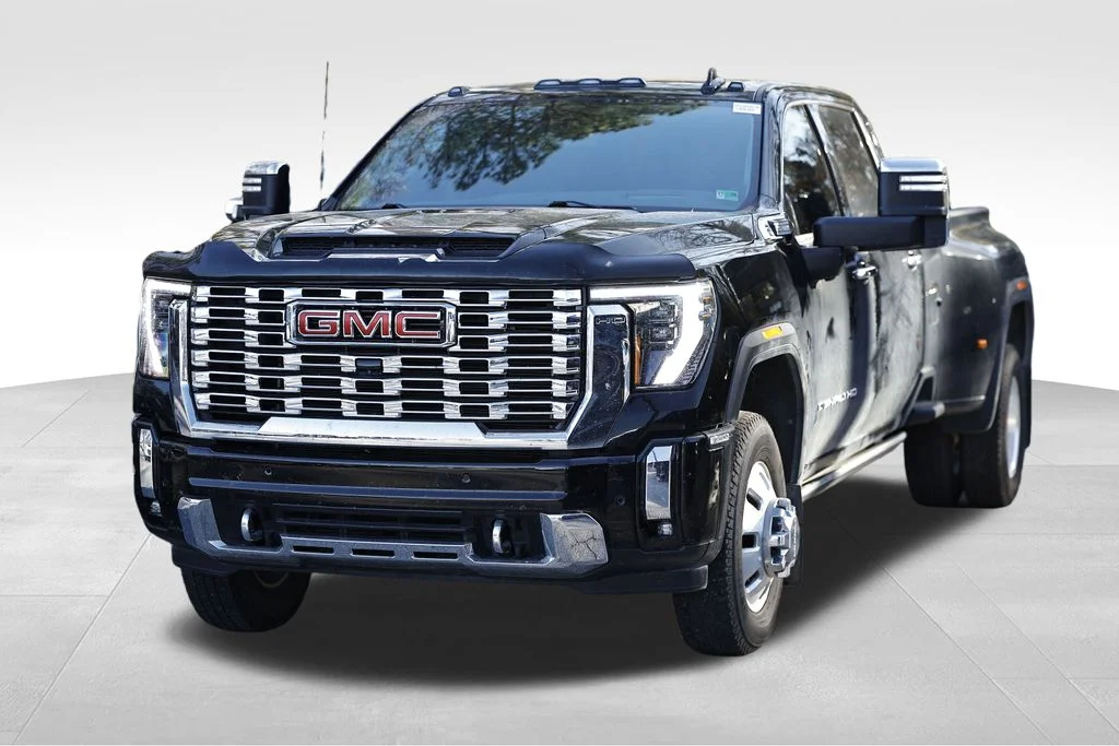 Used 2025 Black GMC Denali image 18