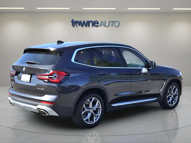 Used 2024  BMW xDrive30i image 5
