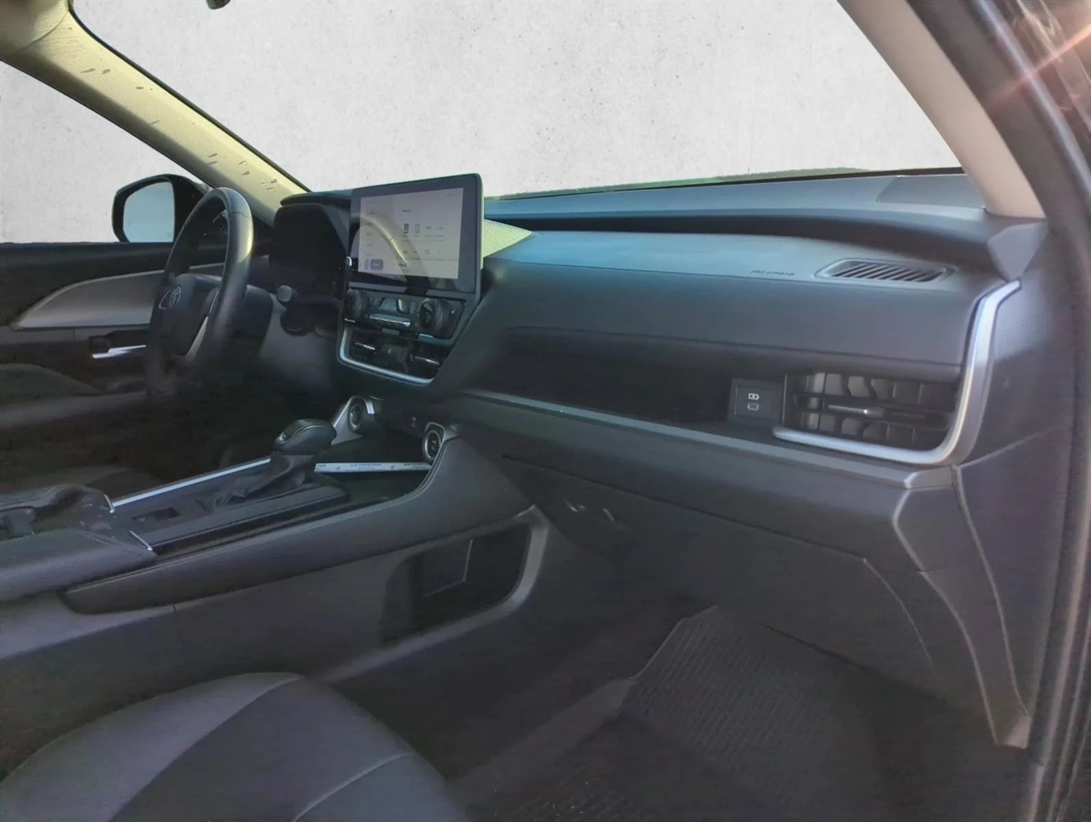 Used 2025 Midnight Black Metallic Toyota XLE image 29